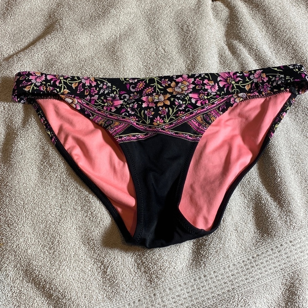 Victoria’s secret’s bikini bottoms​​​